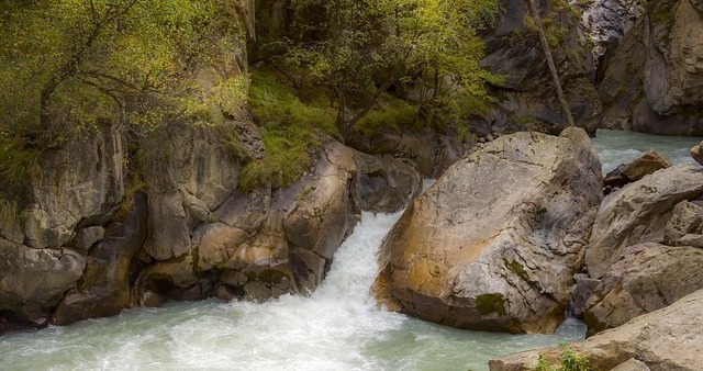 rocks river _ irinariviera-mountains-1700837_640